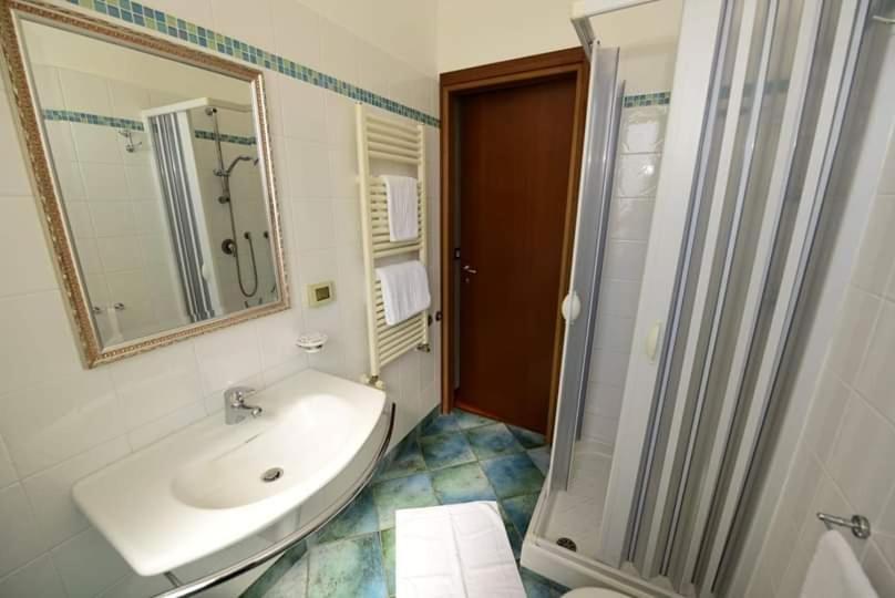 Albergo La Locanda Degli Apolidi Atena Lucana Exterior photo